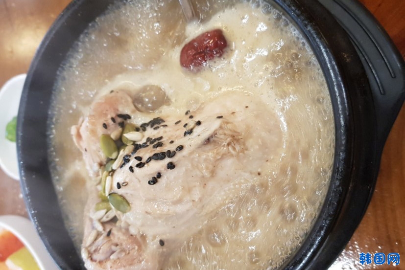 韩国美食参鸡汤